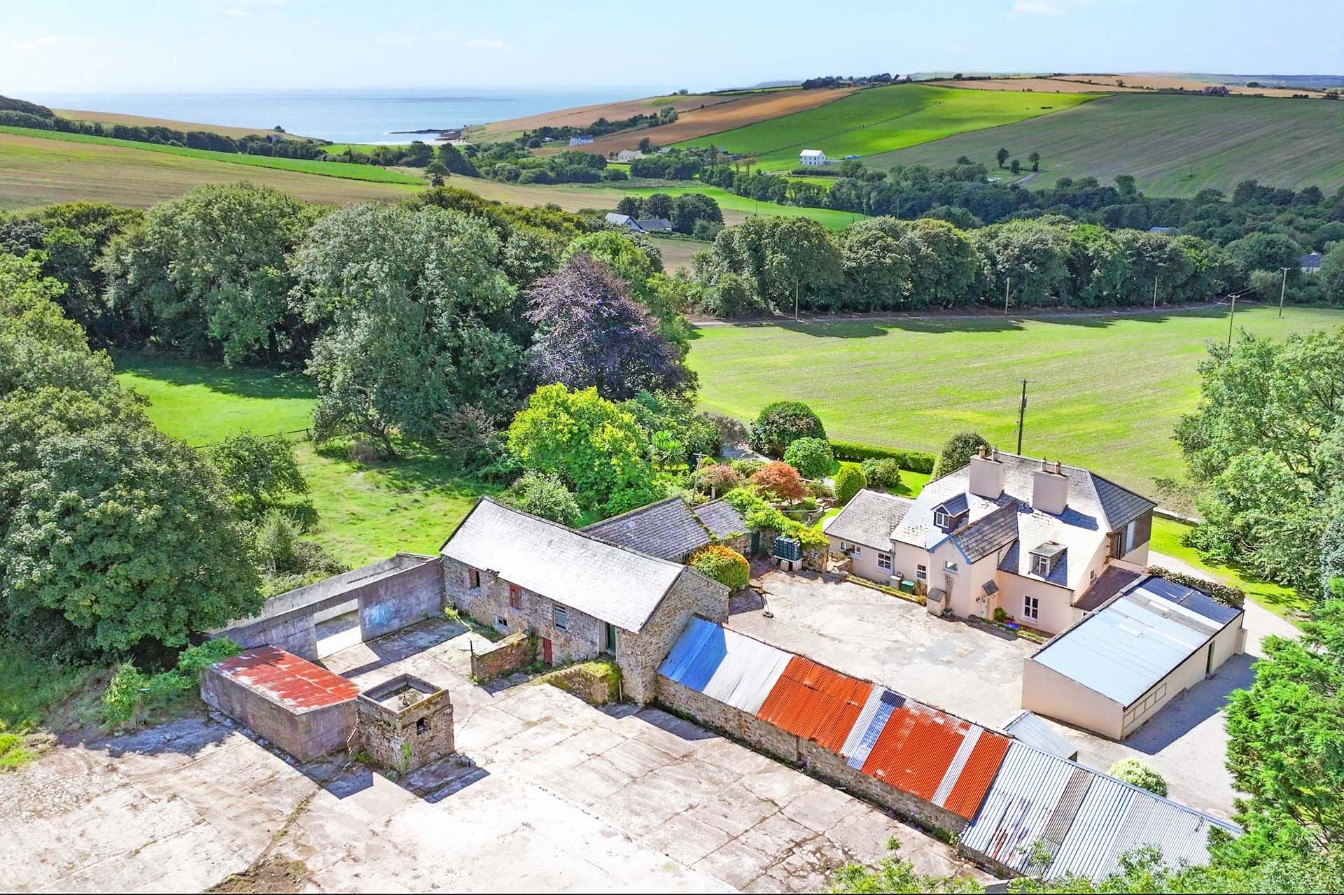 howe strand is with walking distance