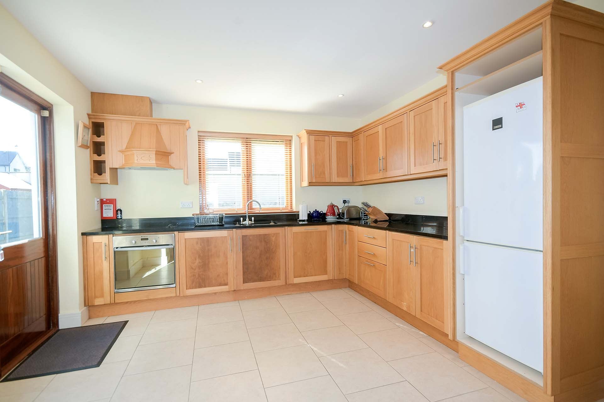  37 Páirc Na Fána Kitchen