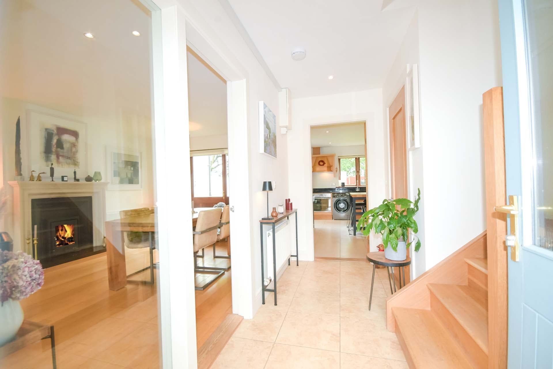  entrance hall at 40 pairc na fana 